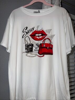 Sassy Graphic Tee with Red Lip & Handbag Design